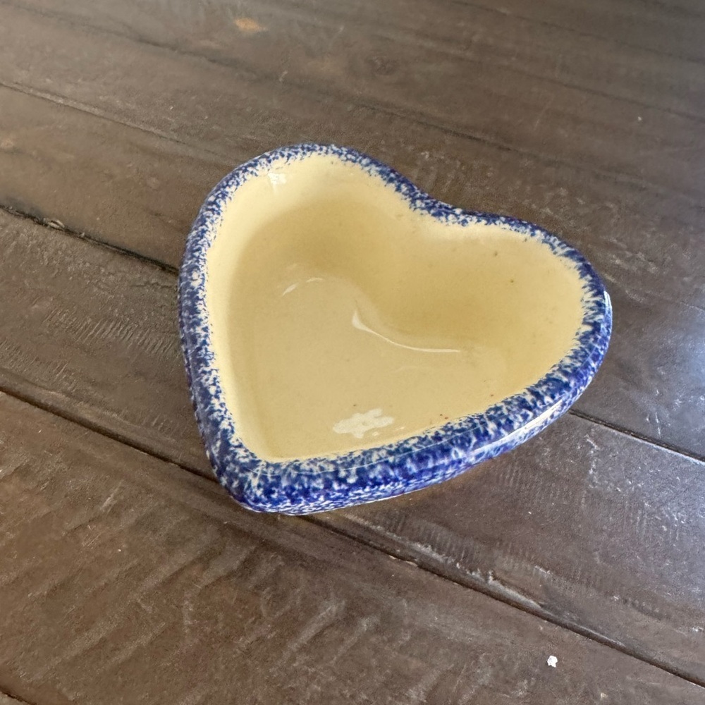 Heart-Shaped Sponge Pottery Dish